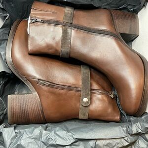 COACH AND FOUR BOOTIES